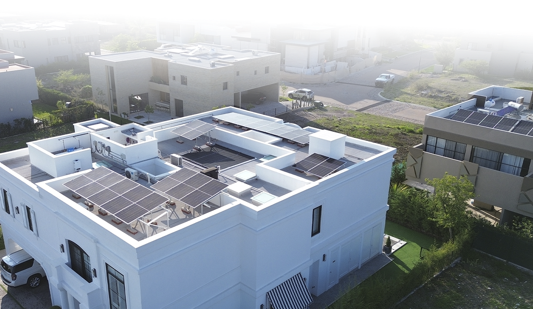 Techo con paneles solares